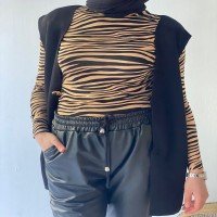 OW Zebra Pattern Blouse - أسود و جملي