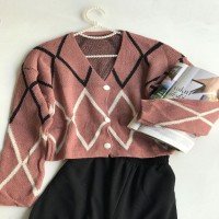 Triangular pique knitted sweater with button HZ - Pudra